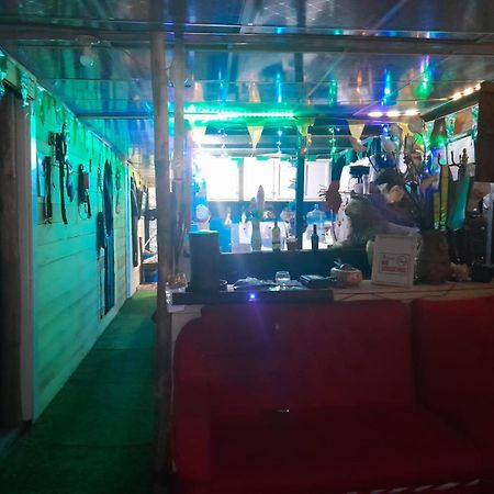 Hostal Cafe Axel Bocas del Toro Exterior photo