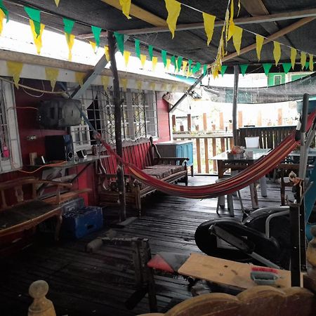 Hostal Cafe Axel Bocas del Toro Exterior photo